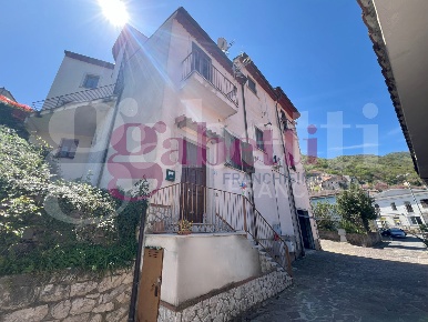Foto Casa indipendente in Via Insorti d'Ungheria 4, Sesto Campano Centro