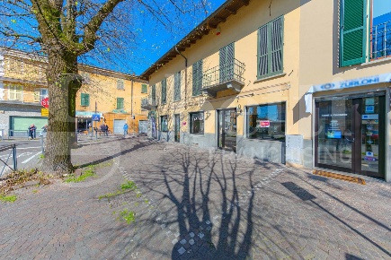 Foto Negozio in Piazza Cavour 2, Cassano d'Adda Centro di 93 m² in affitto