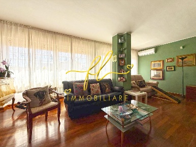 Foto Appartamento a Cecina Cecina Centro di 239 m² con 9 locali in vendita