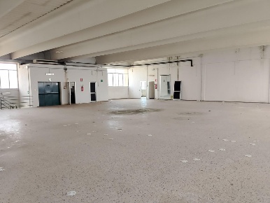 Foto Capannone industriale a Empoli Terrafino di 1300 m² con 10 locali