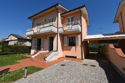 Foto Villa unifamiliare a San Giuliano Terme Colignola, Campo di 260 m²