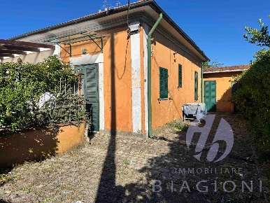 Foto Villa bifamiliare a Pietrasanta di 40 m² con 3 locali in vendita