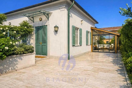 Foto Villa bifamiliare a Pietrasanta di 40 m² con 3 locali in vendita