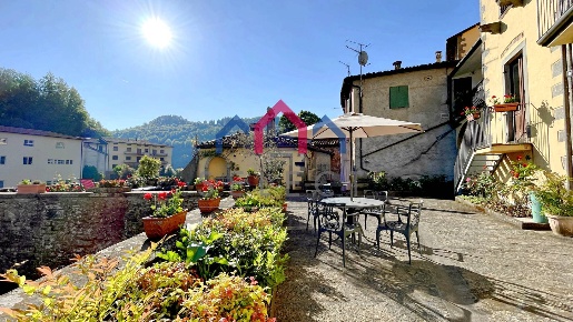 Foto Appartamento a Castelnuovo di Garfagnana Centro di 90 m² con 4 locali