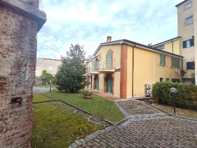 Foto Ufficio a Carrara Centro di 85 m² con 4 locali in affitto