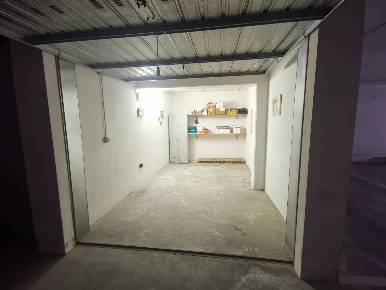 Foto Box a Fucecchio Centro di 13 m² con 1 locali in vendita