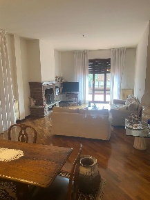 Foto Attico a Massa Marina di Massa Centro di 120 m² con 6 locali