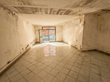 Foto Locale commerciale a Ponsacco Centro di 57 m² con 1 locali in vendita