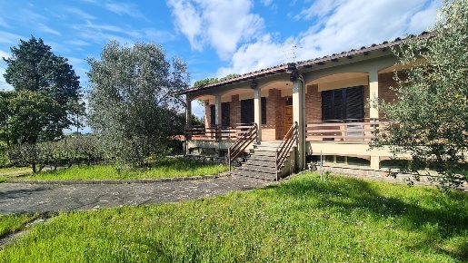 Foto Casa indipendente a Empoli Villanuova - Piovola di 140 m² con 6 locali