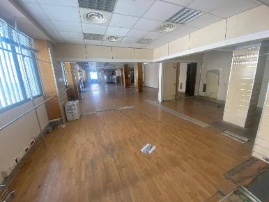 Foto Attività commerciale in VIA DELL'EPOMEO, Napoli Soccavo di 330 m²