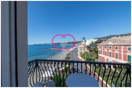 Foto Appartamento in Via Marconi, Varazze Centro di 90 m² con 6 locali