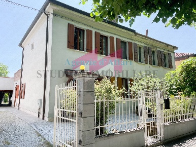Foto Case semi ndipendenti in Via Matteotti, Castelmassa di 182 m²