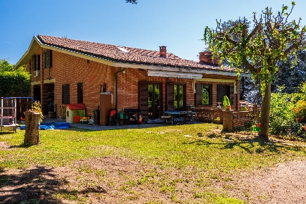 Foto Case semi ndipendenti in Strada Castelvecchio, Moncalieri di 376 m²