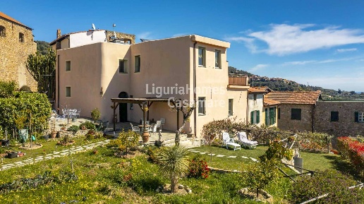 Foto Villa unifamiliare in via Anfossi, Pompeiana Centro di 447 m²