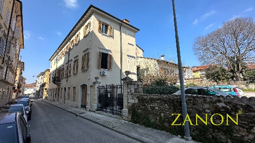 Foto Appartamento in Via del Santo, Gorizia Centro di 189 m² con 4 locali