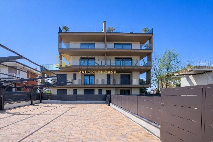 Foto Appartamento in Via Bell'Italia, Peschiera del Garda Centro di 154 m²