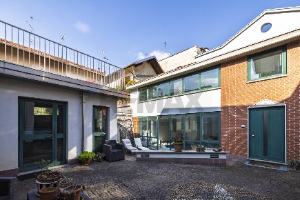 Foto Casa indipendente a Busto Arsizio Ospedale di 344 m² con 5 locali