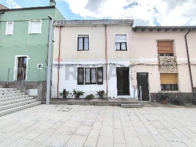 Foto Casa indipendente a Nuxis Centro di 135 m² con 7 locali in vendita