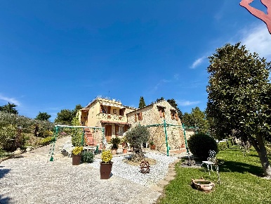 Foto Rustico in Contrada Tesino 265, Offida di 418 m² con 12 locali