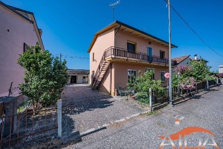 Foto Casa indipendente in VIA TAVOLIERE 13, Argenta Consandolo di 250 m²
