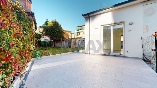 Foto Negozio in Via Aurelia sud 125, Viareggio Bicchio - Varignano di 49 m²