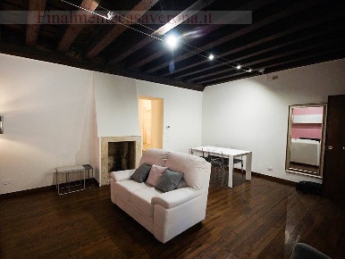 Foto Appartamento in Via Rosa, Verona Centro Storico di 95 m² con 3 locali