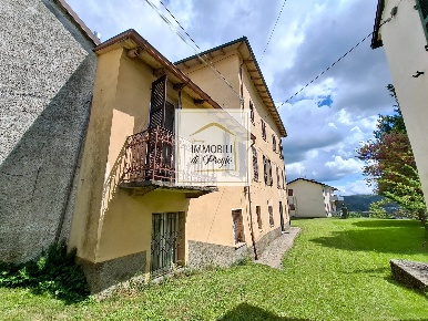 Foto Casa indipendente in Località Borio 35, Bedonia Centro di 850 m²