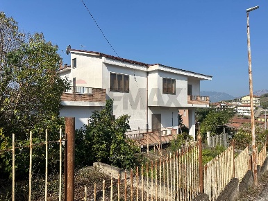 Foto Casa indipendente a Benevento San Vito di 260 m² con 13 locali