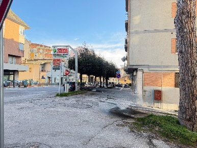 Foto Locale commerciale in via 24 maggio 84, Campobasso di 61 m² in vendita