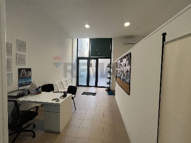 Foto Attività commerciale in VIA ESCHILO 8, Siracusa Gelone - Cadorna
