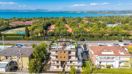 Foto Attico in Via Bell'Italia, Peschiera del Garda Centro di 263 m²