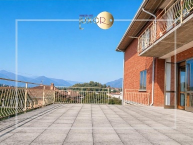 Foto Appartamento in Via Umberto Riva, Costa Masnaga Camisasca di 151 m²