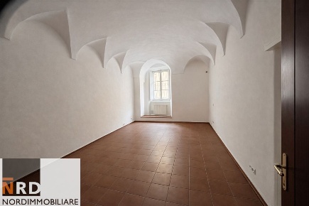 Foto Ufficio in Via Chiassi, Mantova Centro di 70 m² con 2 locali