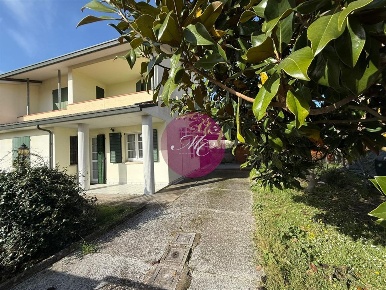 Foto Villa bifamiliare in Via Tito Abudio Vero, Ravenna Classe di 187 m²