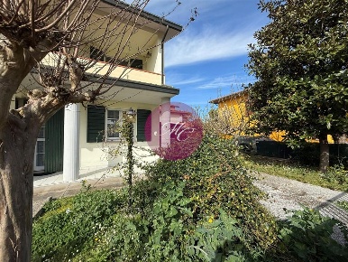 Foto Villa bifamiliare in Via Tito Abudio Vero, Ravenna Classe di 187 m²
