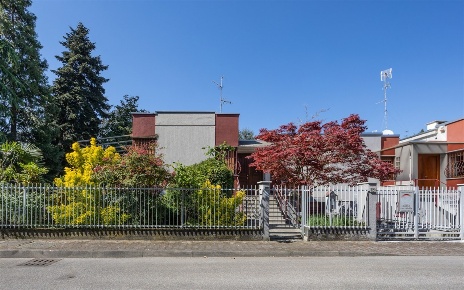 Foto Villa unifamiliare in Via Verdi, San Donato Milanese Centro di 237 m²