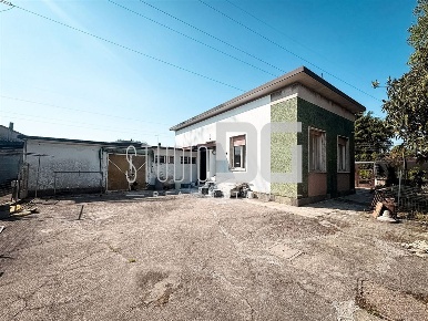 Foto Villa unifamiliare in via Della Repubblica, Seveso di 95 m² in vendita