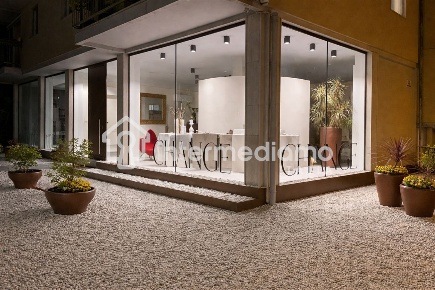 Foto Negozio a Arco di 117 m² con 1 locali in vendita