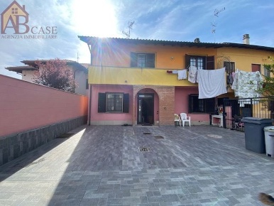 Foto Case semi ndipendenti in via gravellona, Vigevano Piccolini di 160 m²