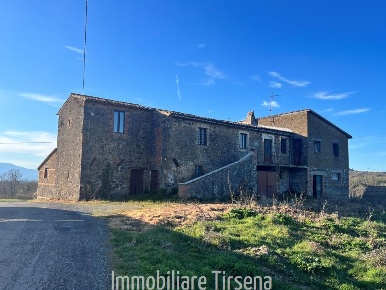 Foto Casale a Acquapendente di 300 m² in vendita