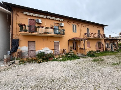 Foto Appartamento in STRADA SAULO 64, Latina Borgo San Michele di 90 m²