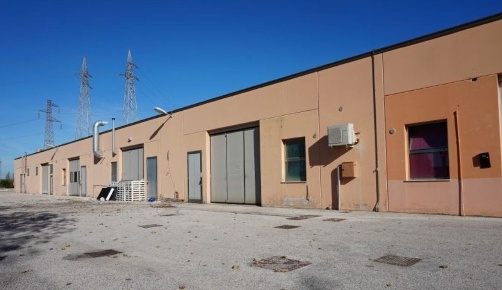 Foto Capannone industriale in Strada Statale 16 adriatica 3, di 143 m²