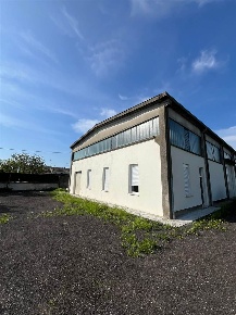Foto Capannone industriale a Suzzara di 629 m² con 7 locali in vendita
