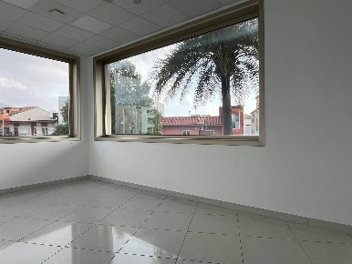 Foto Ufficio in semicentrale, Nola di 150 m² con 5 locali in affitto