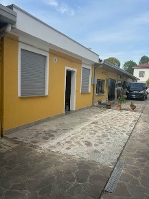 Foto Villa unifamiliare in via San Basilio, Basiano Centro di 105 m²