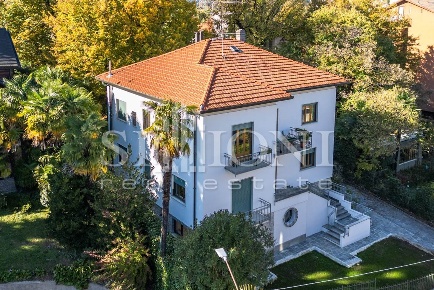 Foto Villa unifamiliare a Varese Biumo Inferiore - Superiore di 400 m²