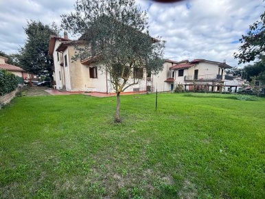Foto Villa unifamiliare in Via Dei Pini 124, Valentano Centro di 365 m²