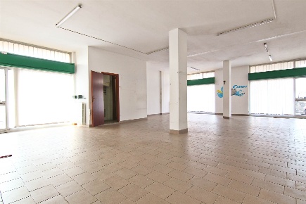 Foto Attività commerciale in Via Ai Campi 1, Cogliate Centro di 105 m²