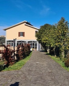 Foto Villa unifamiliare a Beverino Canevolivo di 370 m² con 7 locali