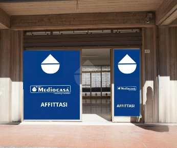 Foto Negozio in Via Giacomo Matteotti, Gubbio Centro di 37 m² con 1 locali